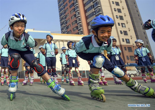 Primary School in Hebei Introduces Roller Skating as Communi